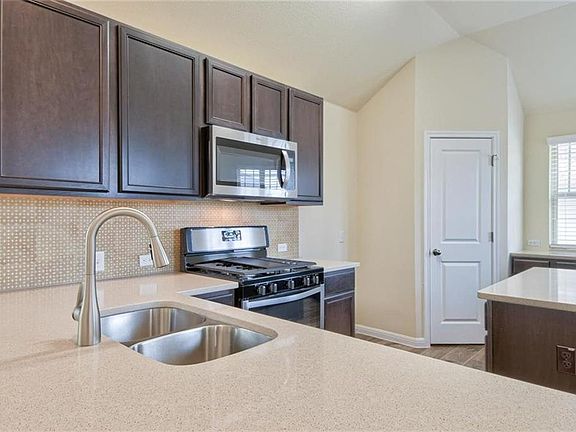 5th image of 18021 Lungo St