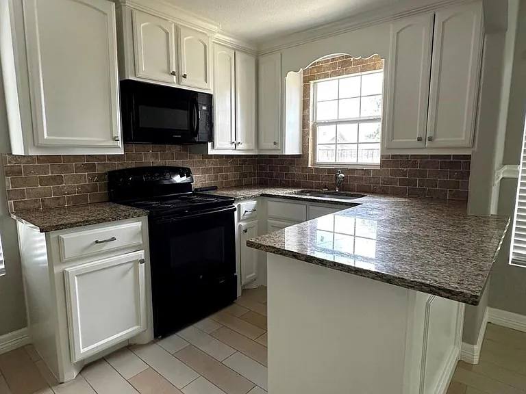 4202 Basil St — Photo 4