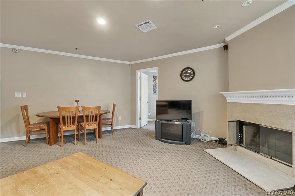 Building Photo - 355 Old Tarrytown Rd #404