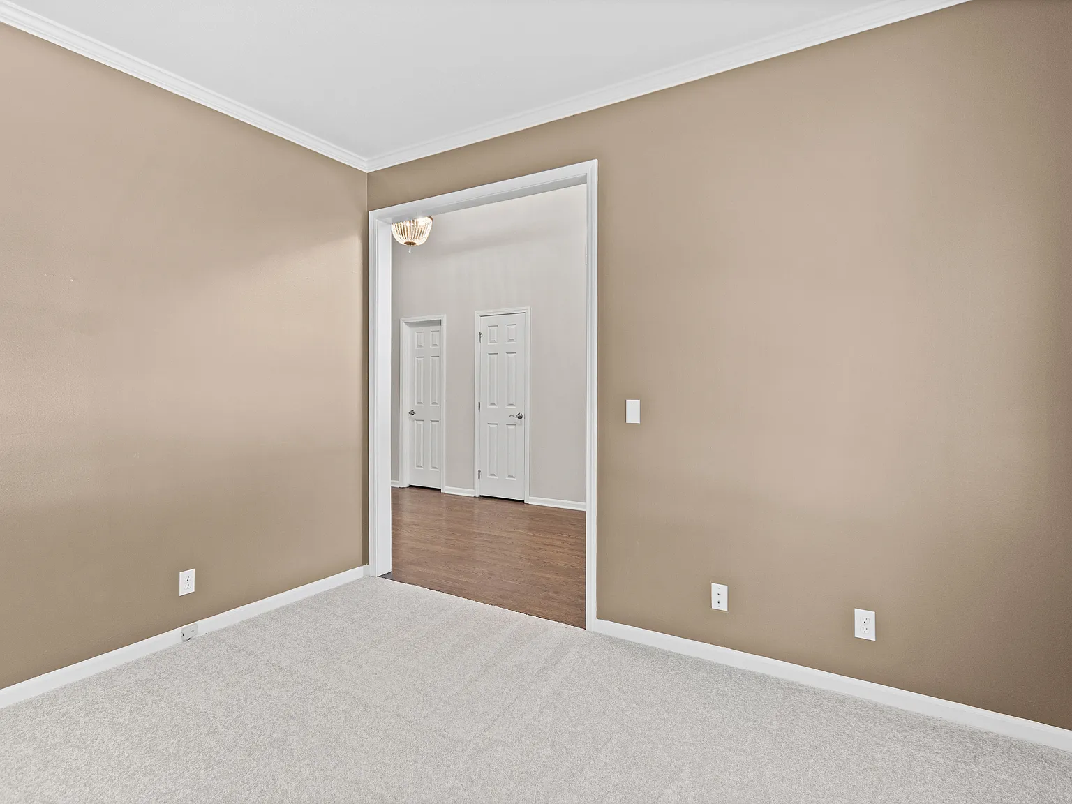 3 bed, 2520 sqft, $2,790 — Photo 3