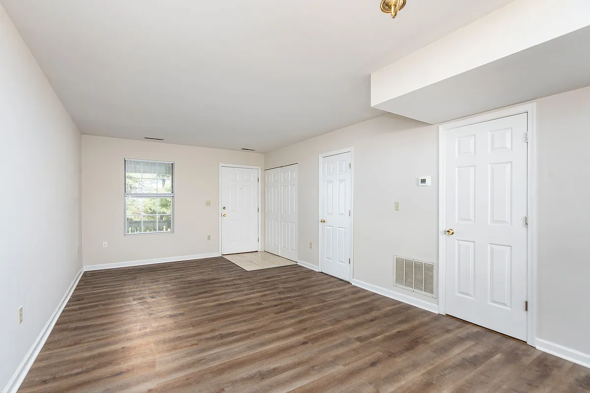 Building Photo - 703 Ivy St #4