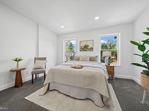 3rd image of 3709 Arcadia Ave