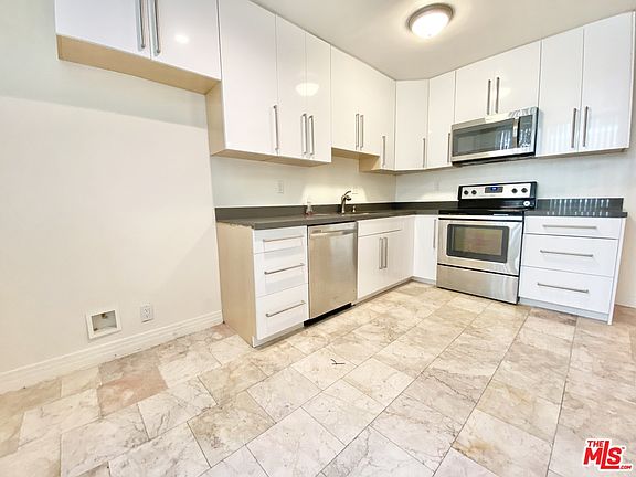 5th image of 398 S Berendo St #206