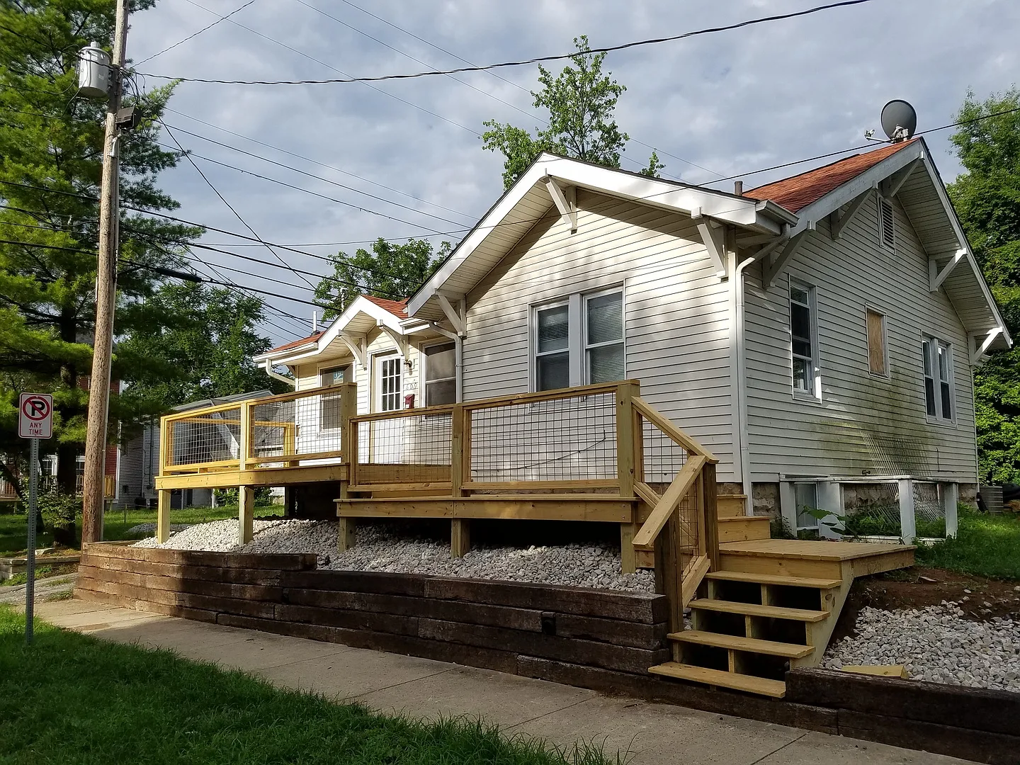 Available August 2027 5 Bed 2 Bath House. Close To Business School. Excellent Location! — Photo 2