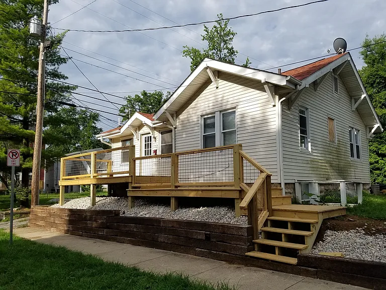 609 N Dunn St — Photo 2