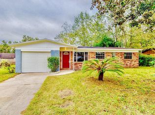 827 Green Knoll Dr, Jacksonville, FL 32221