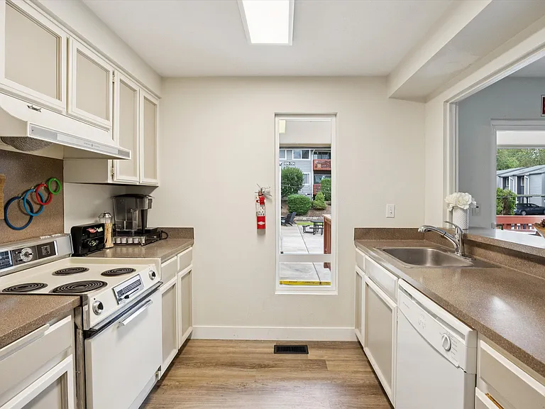 Fairmount Park Apartments — Photo 36