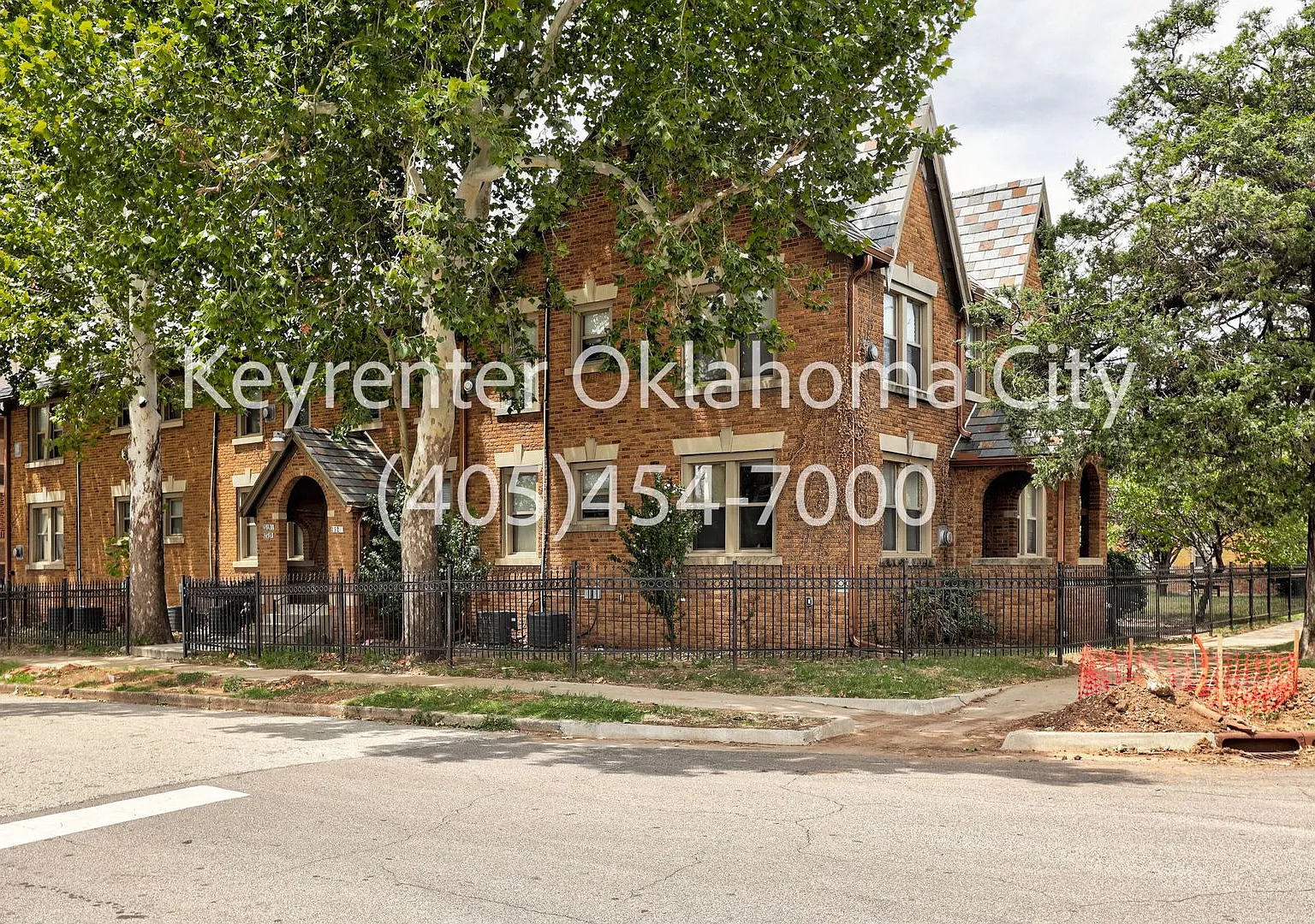 Kamp's Court Apartments — Photo 3