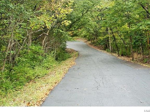 Wide paved roads on a Cul De Sac.
