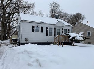 2733 Maple St, Des Moines, IA 50317