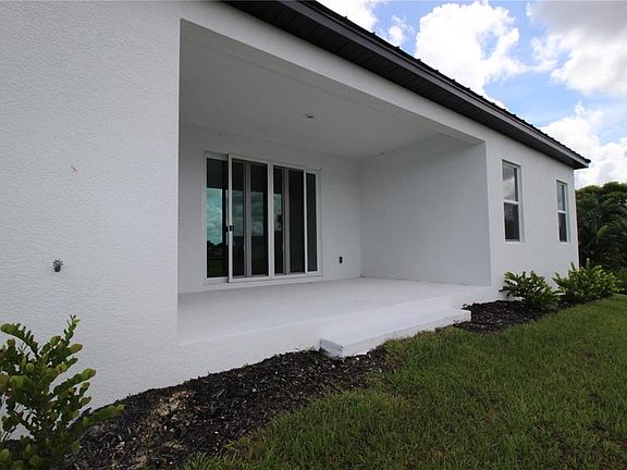 3rd image of 17030 Espana Cir