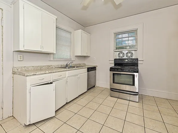 1025 Ambassador St, Charlotte, NC 28208