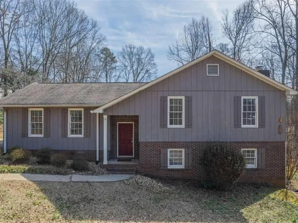 69 Forest Hill Ct, Commerce, GA 30529