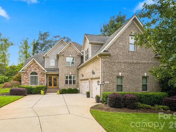 2455 Shiny Leaf Dr, Denver, NC 28037