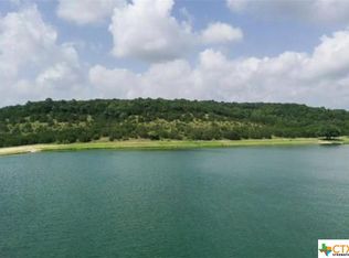 28 W Chaneys Xing, Bertram, TX 78605