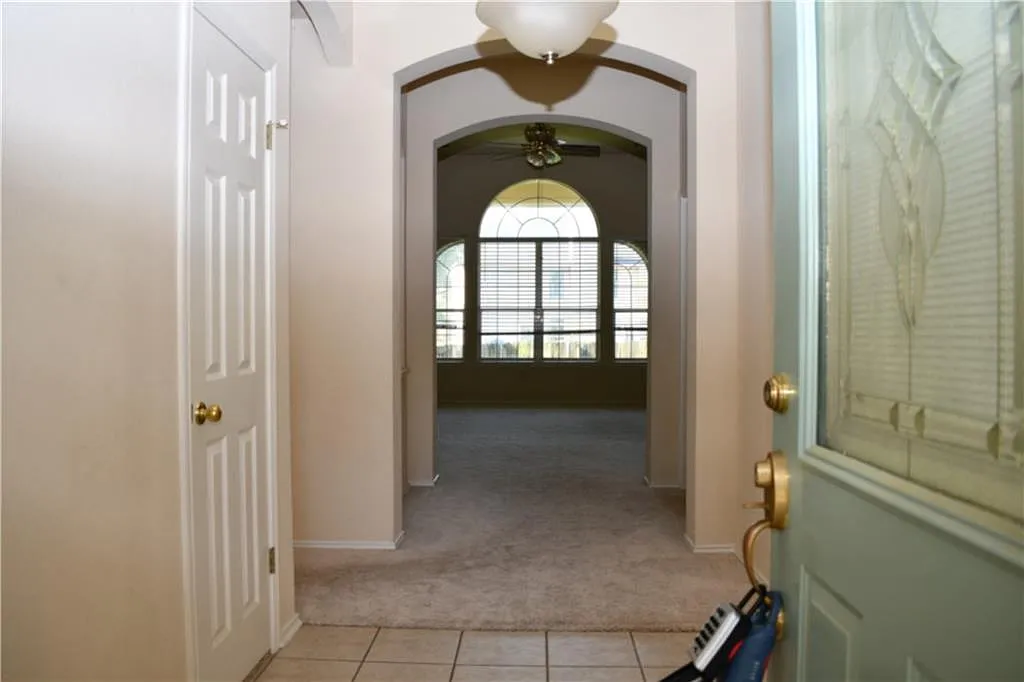 4 bed, 2100 sqft, $2,100 — Photo 4