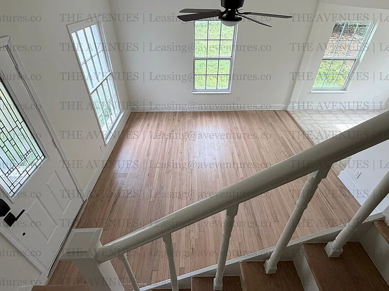 305 N Oak Cliff Blvd — Photo 25