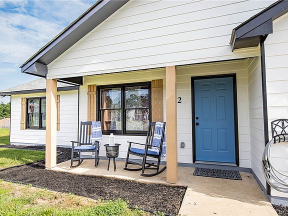 3rd image of 22 Lake Ln