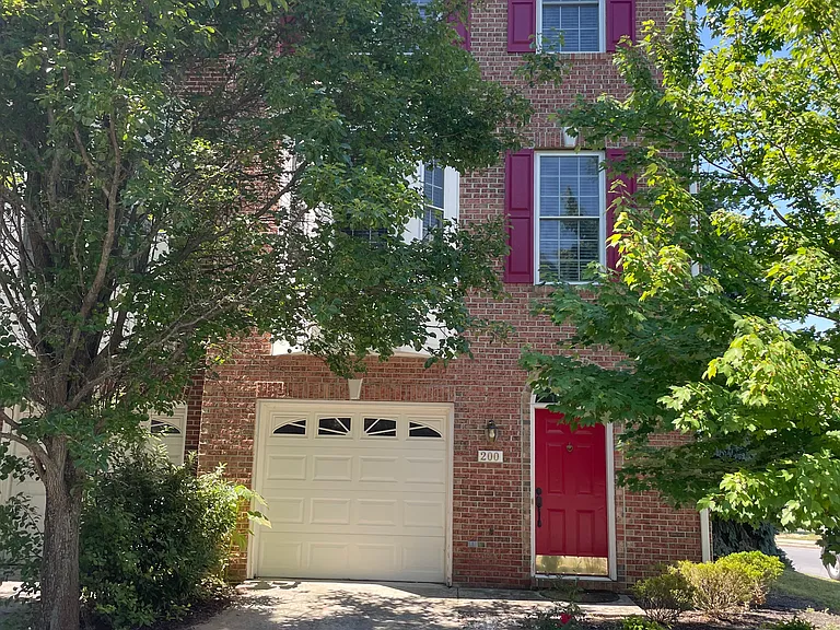 200 Cross Keys Pl — Photo 1