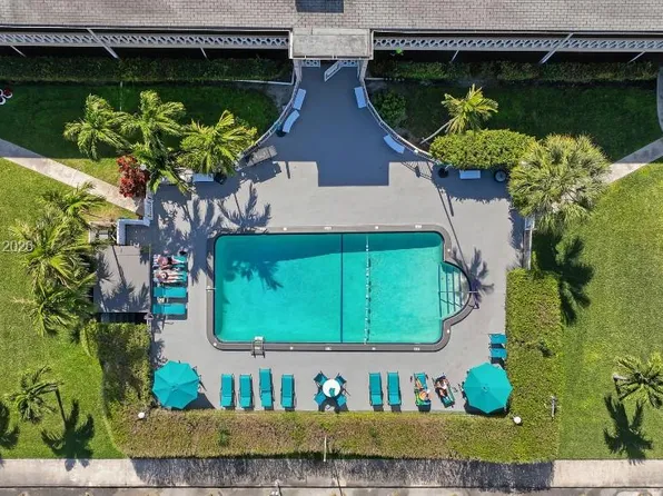 900 Atlantic Shores Blvd APT 133, Hallandale, FL 33009