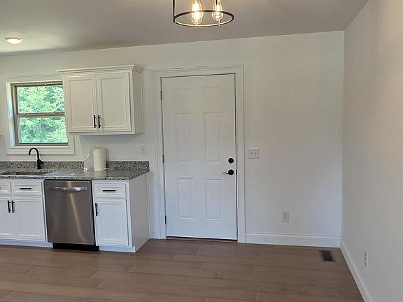 4th image of 440 Madison Cir