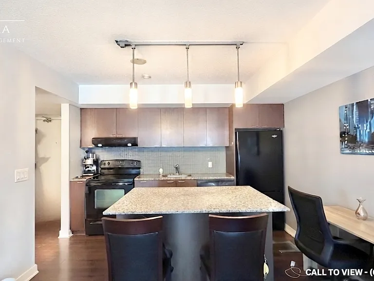 110 Charles St E #401 — Photo 2