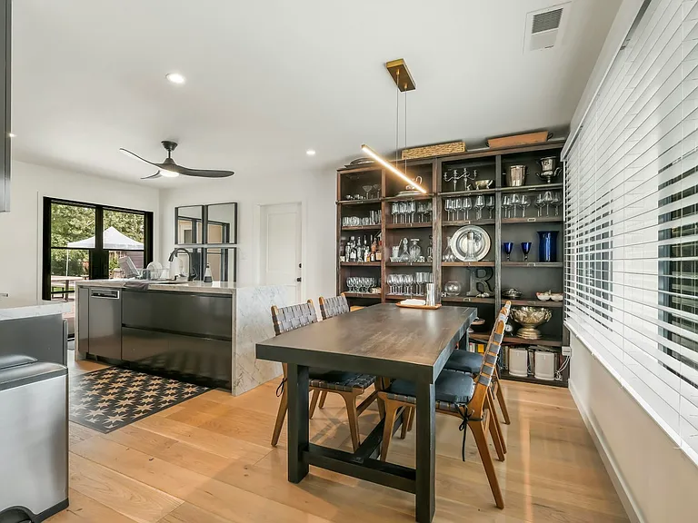 4 Arch Way — Photo 10