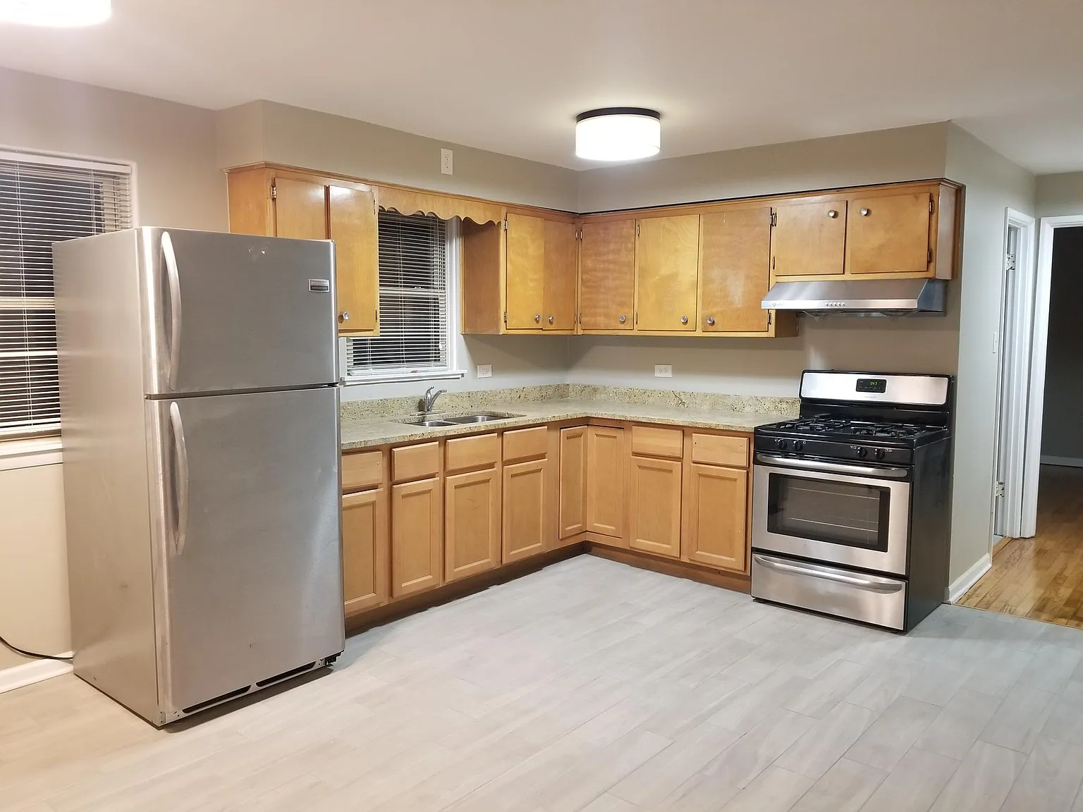 2 bed, 1000 sqft, $1,450 — Photo 2