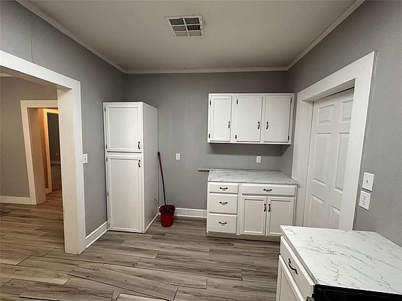 5th image of 918 NW 6th St