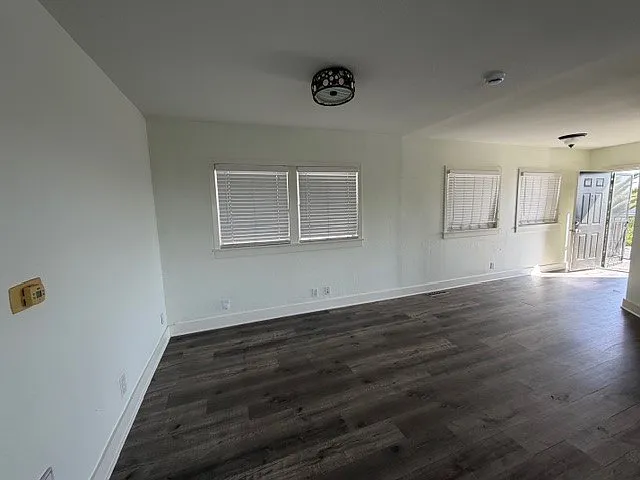 1137 S Cabrillo Ave — Photo 12