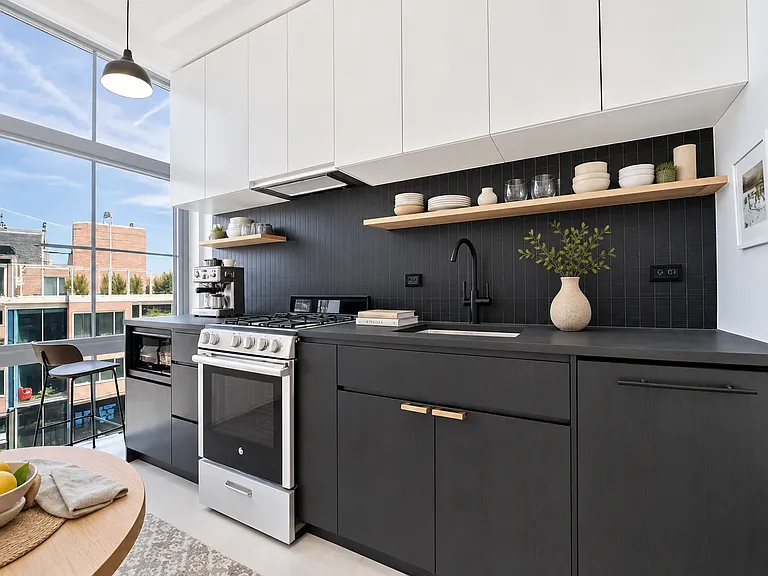 658 Driggs Ave #5E — Photo 2