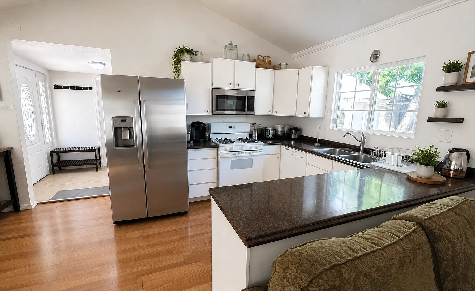 4 bed, 1800 sqft, $2,500 — Photo 2