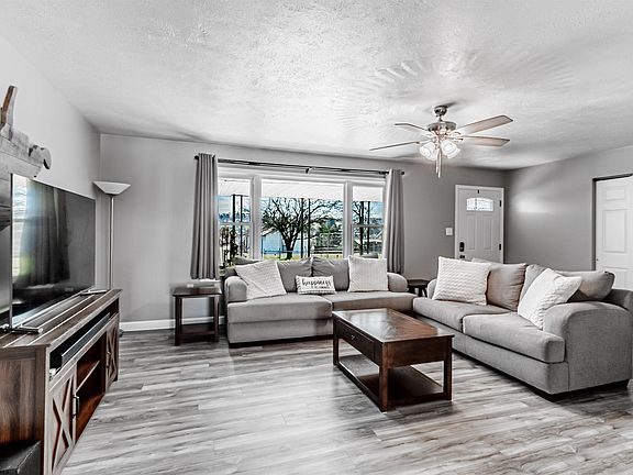 3rd image of 622 Bel Air Dr