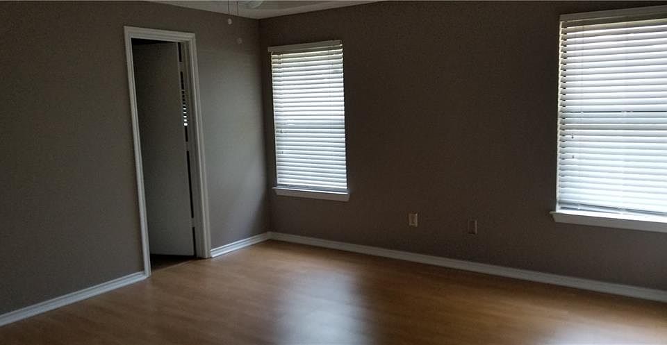 2nd image of 2912 Chris Ln