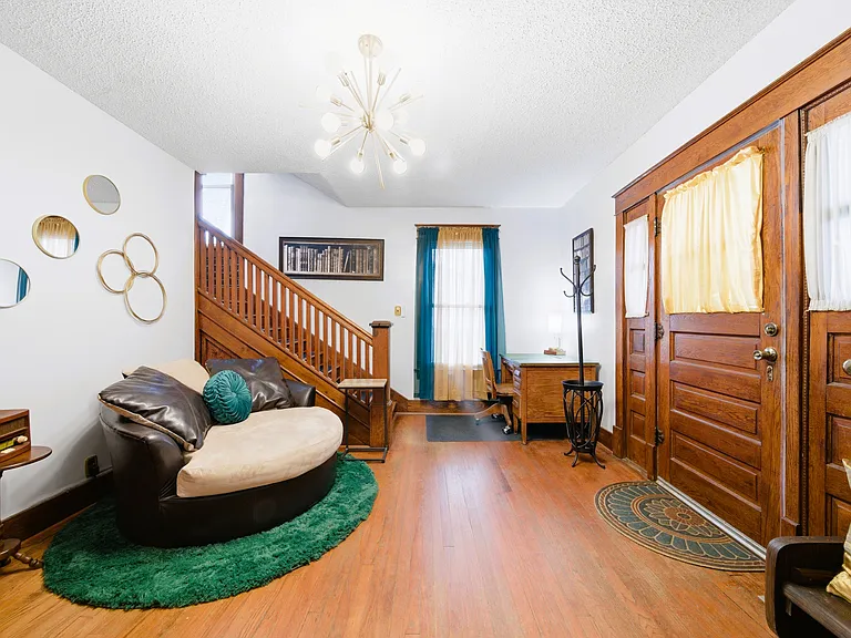 411 N Oak Ave — Photo 22