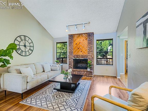 3rd image of 1145 Vondelpark Dr