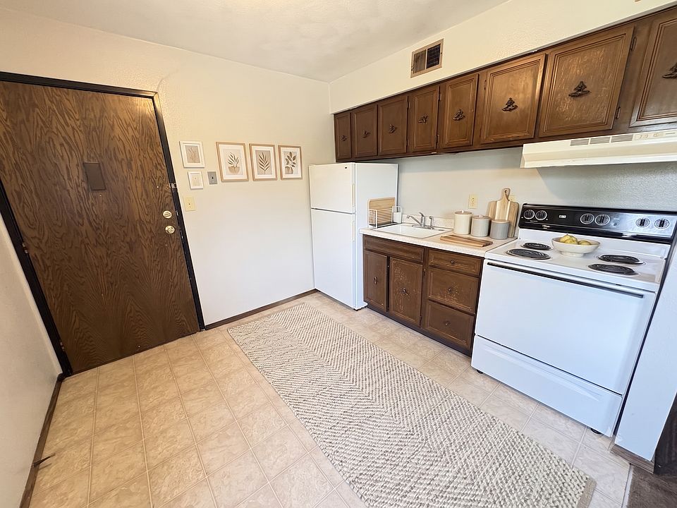 2nd image of 746 Russell Rd APT 5