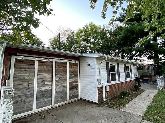 2nd image of 11 Cairns St