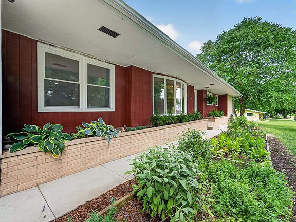 3rd image of 615 Village Dr