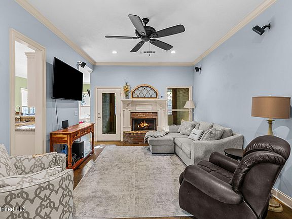 5th image of 248 E Pinebrook Dr