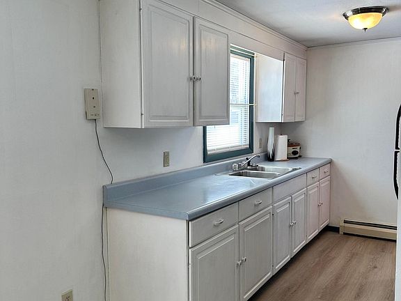 5th image of 381 Birch Street