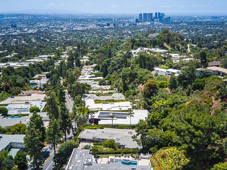 1201 Loma Vista Dr — Photo 4