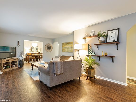 2nd image of 6527 Howard Ave