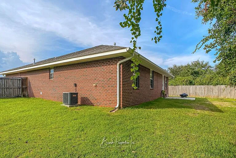 4718 Lemoyne Vis — Photo 27