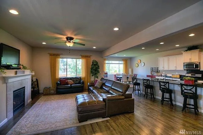 4 bed, 2505 sqft, $2,895 — Photo 4