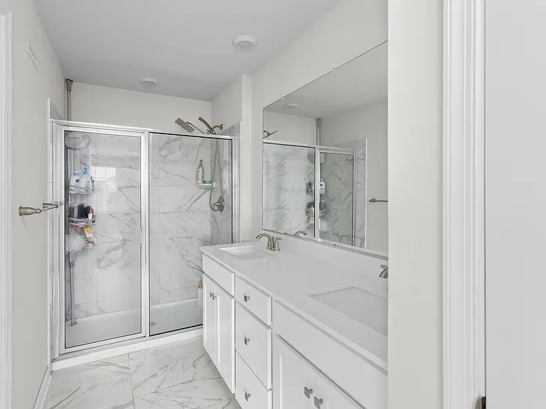 34 Marion Ave — Photo 2