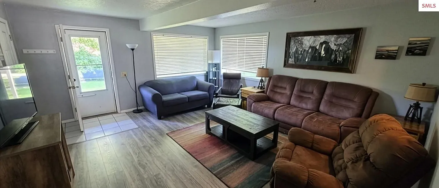 4 bed, 2640 sqft, $2,595 — Photo 2