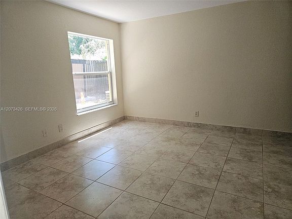 5th image of 2500 NE 193rd St Floor 2502-3