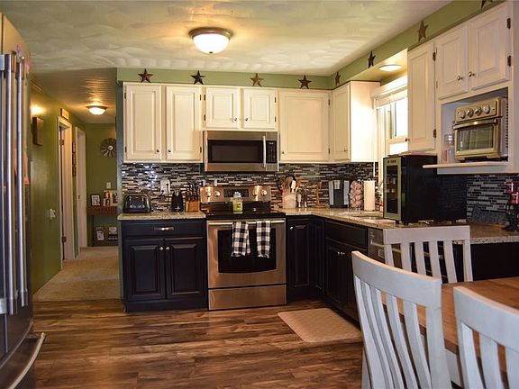 5th image of 152 Tharp St