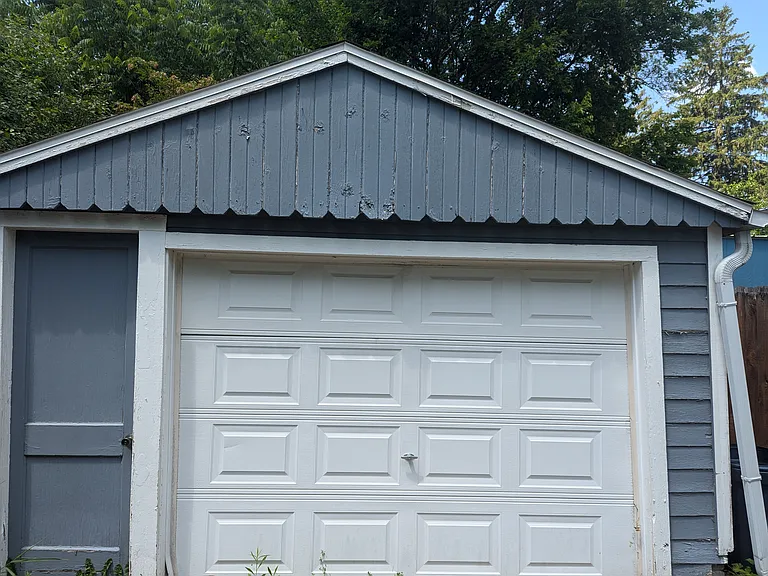 One-car garage with door opener. There is also a long driveway for extra parking.
